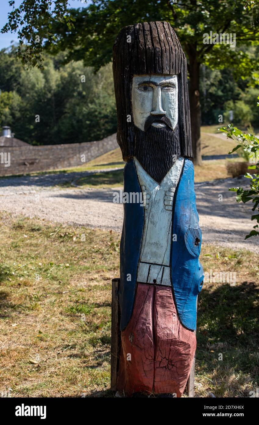 How Old Is Bond Forger in Oshi no Ko?